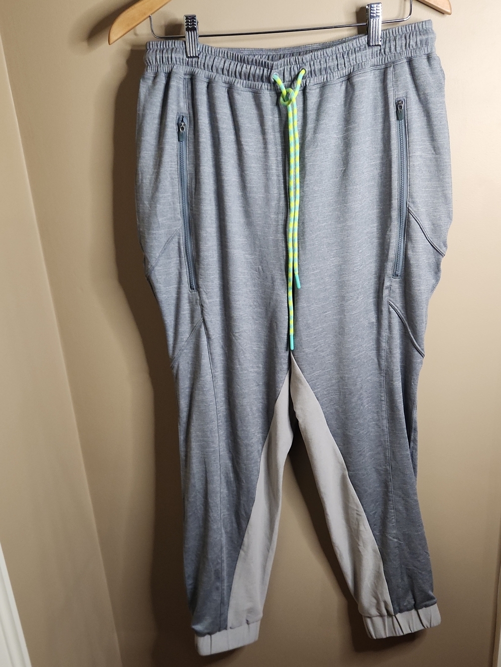 FP Movement Pulling Punches Joggers in Grey. Size M.
